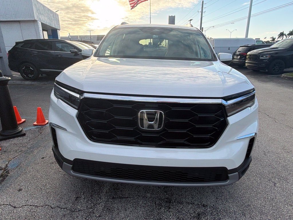 Used 2024 Honda Pilot Touring image 3