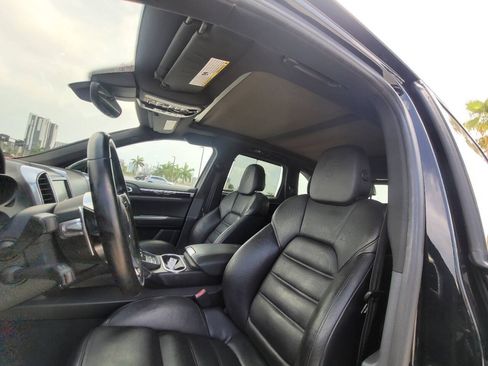 Used 2016 Porsche Cayenne S w/ Premium Plus Package AWD/4WD image 28
