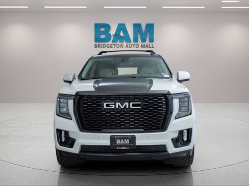 Used 2022 GMC Yukon Denali image 2