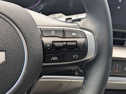 Certified 2025 Kia Sportage EX FWD image 29