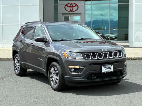 Used 2020 Jeep Compass Latitude AWD/4WD image 2