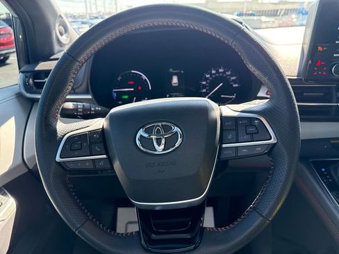 Used 2021 Toyota Sienna XSE image 18
