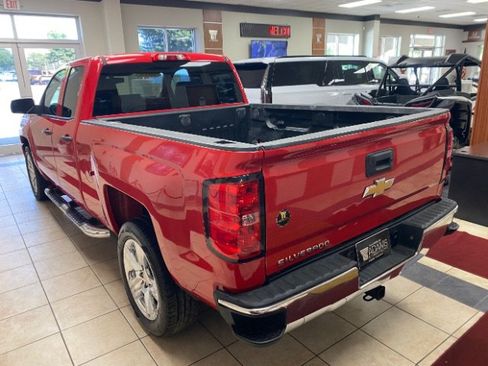 Used 2018 Chevrolet Silverado 1500 Custom w/ Custom Convenience Package RWD image 3