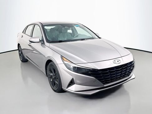Used 2023 Hyundai Elantra SEL FWD image 3