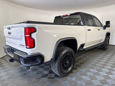 Used 2026 Chevrolet Silverado 2500 ZR2 AWD/4WD image 3