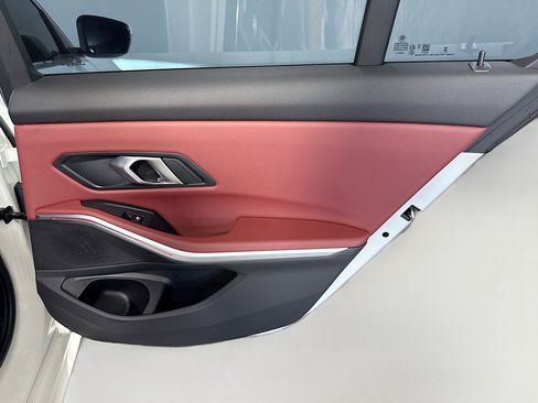 Used 2025 BMW 330i Sedan w/ M Sport Package image 28