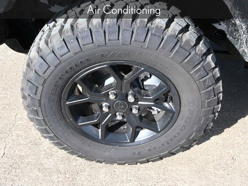 New 2025 Jeep Gladiator Sport image 8