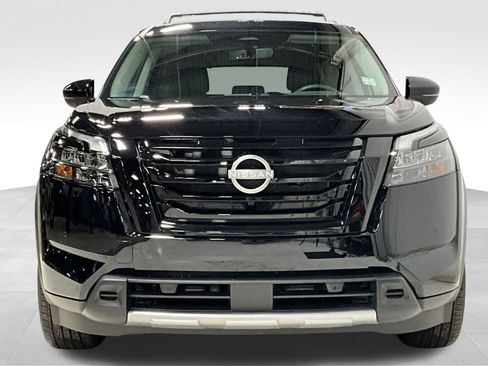 Used 2025 Nissan Pathfinder SL w/ Black Appearance Package image 2