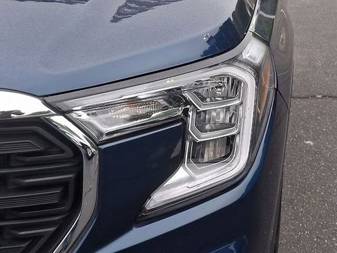 Used 2022 GMC Terrain SLE w/ Driver Convenience Package FWD image 9