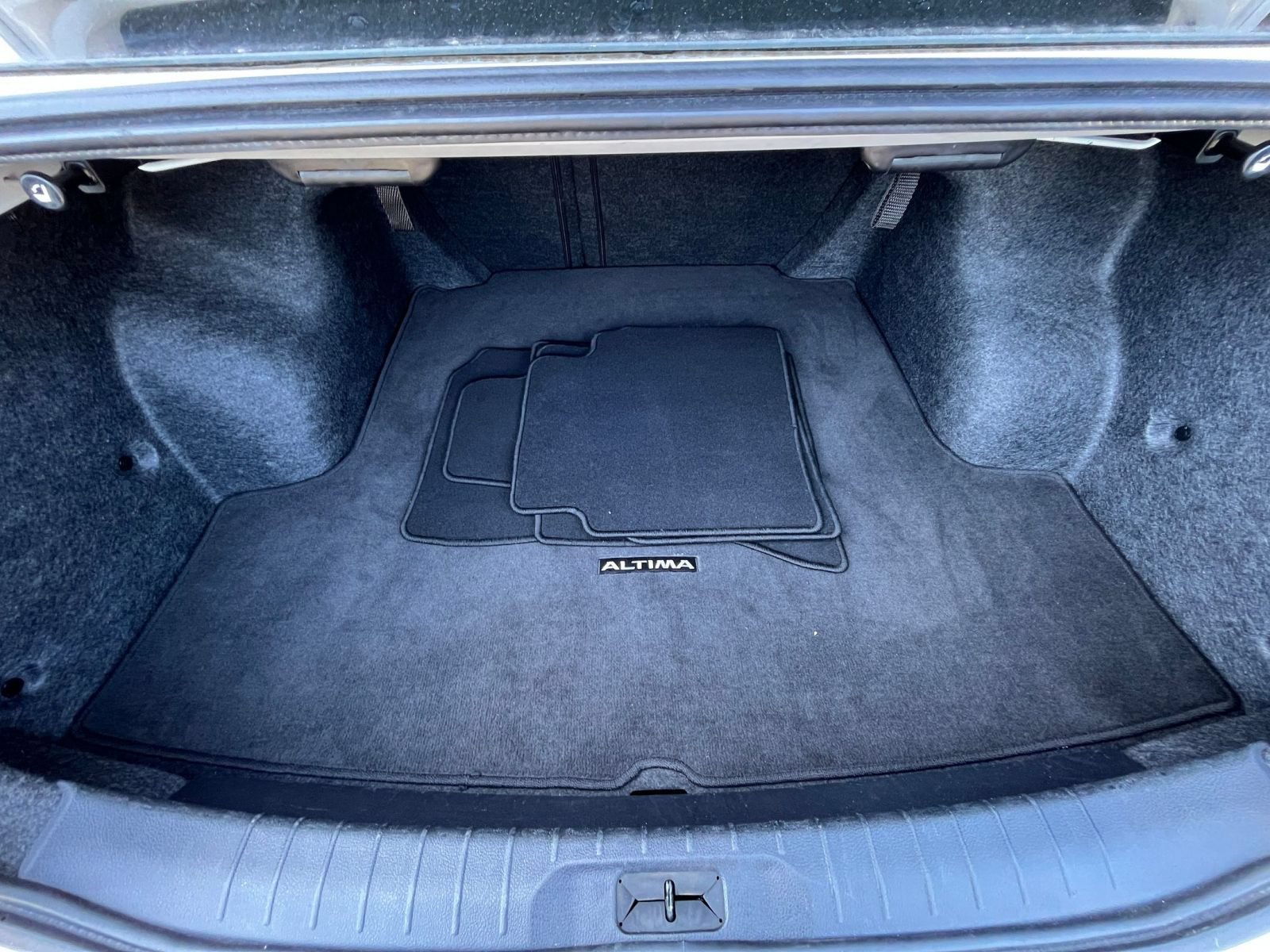 Used 2025 Nissan Altima 2.5 SV FWD image 31
