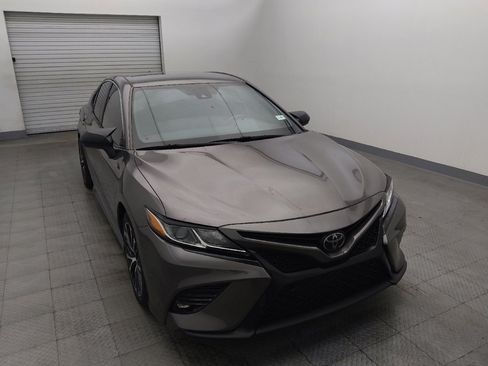 Used 2020 Toyota Camry SE w/ Convenience Package FWD image 14