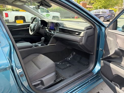Used 2025 Toyota Camry LE FWD image 28