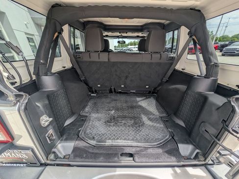 Used 2018 Jeep Wrangler Unlimited Sahara w/ Connectivity Group image 10