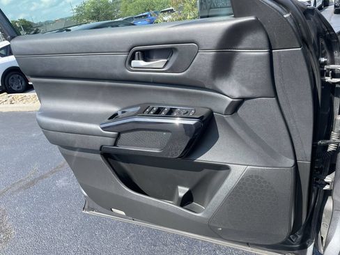 Used 2022 Nissan Pathfinder SV FWD image 18