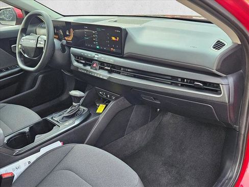 Used 2025 Kia K4 LXS image 21