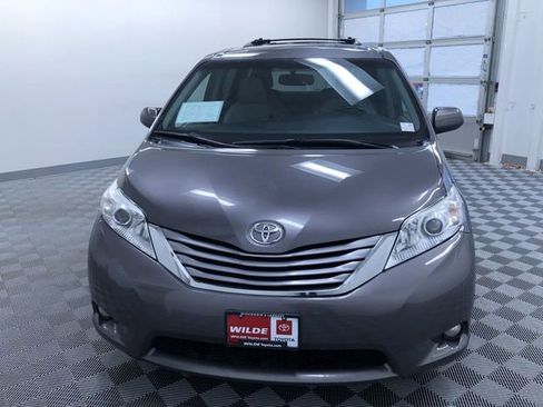 Used 2015 Toyota Sienna XLE image 18