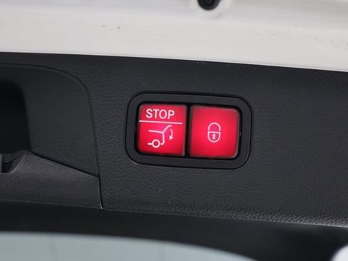 Used 2020 Mercedes-Benz GLC 300 4MATIC image 36