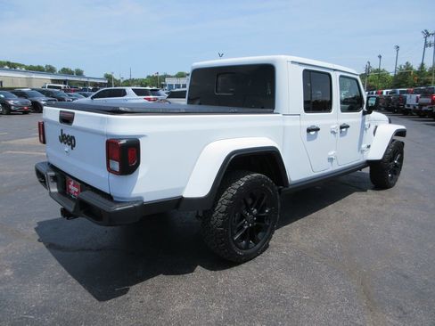 Used 2024 Jeep Gladiator Sport AWD/4WD image 5