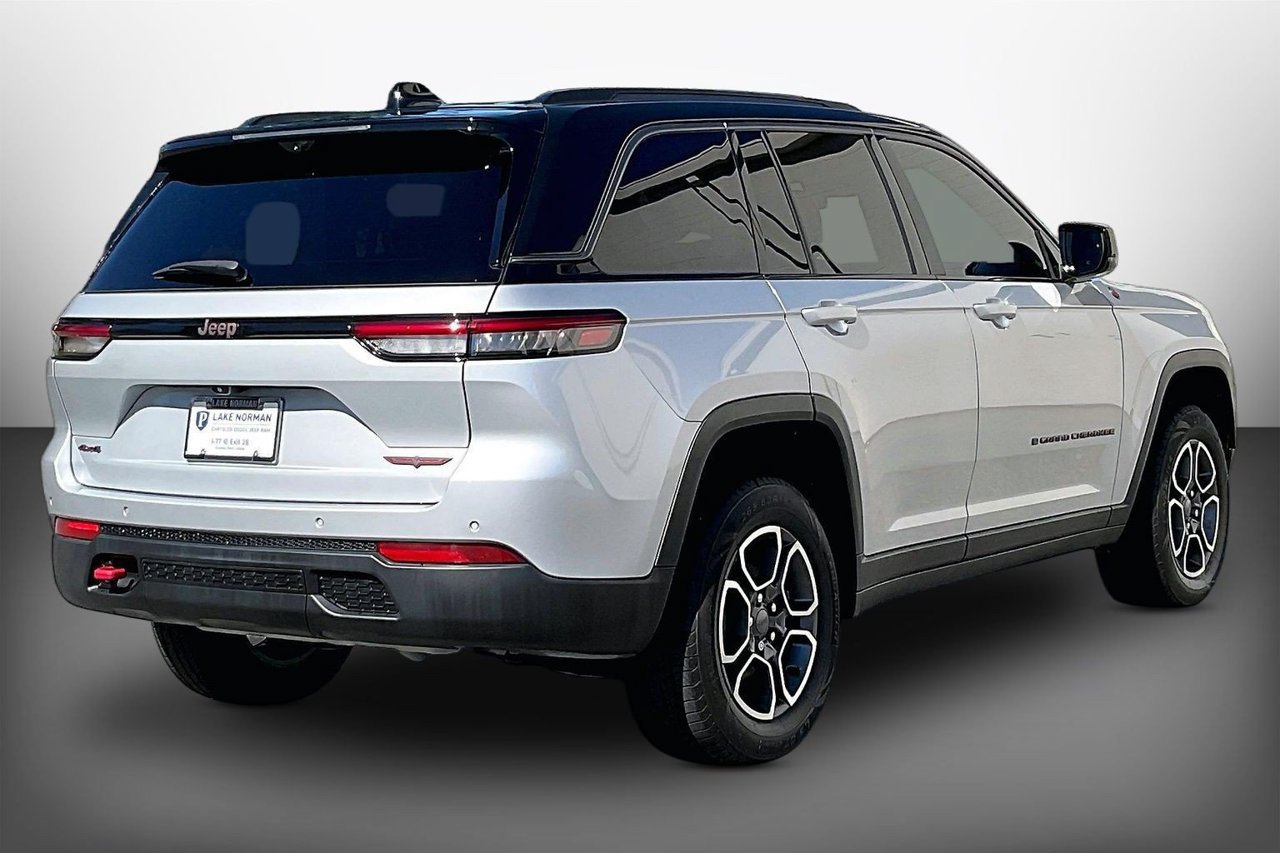 Certified 2022 Jeep Grand Cherokee Trailhawk w/ Luxury Tech Group III AWD/4WD image 8