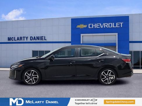 Used 2025 Nissan Sentra SR FWD image 3