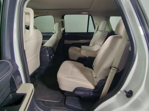Certified 2024 Ford Expedition Platinum image 4