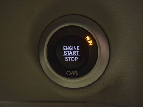 Used 2022 Chrysler Voyager LX image 32