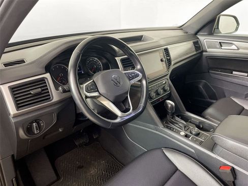 Used 2020 Volkswagen Atlas Cross Sport SE w/ Towing Package image 22