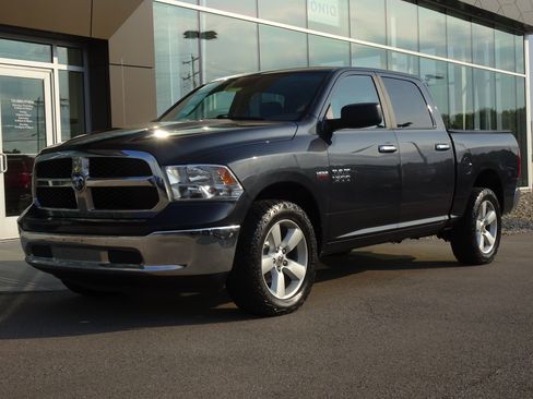 Used 2018 RAM 1500 Classic SLT AWD/4WD image 1
