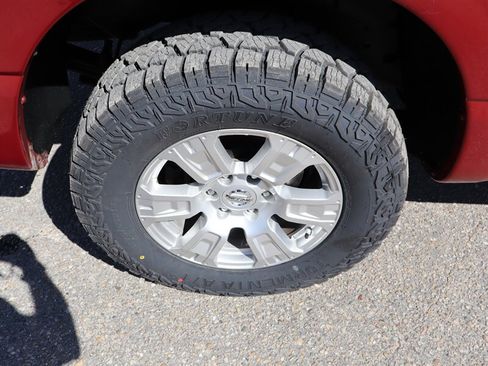 Used 2017 Nissan Titan SV AWD/4WD image 6
