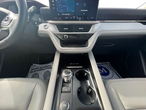 Used 2025 Ford Explorer Active w/ Active Comfort Package image 11