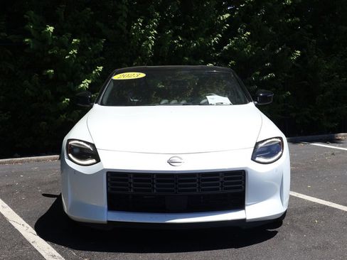 Used 2023 Nissan Z w/ Floor Mat Package (L93) RWD image 2