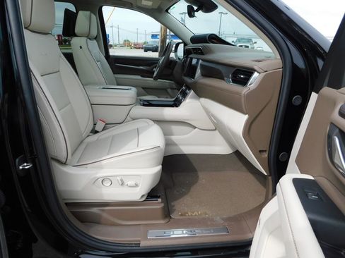 Used 2023 GMC Yukon XL Denali w/ Denali Reserve Package AWD/4WD image 19