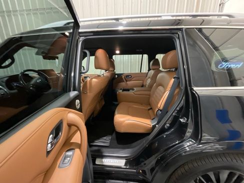 Used 2024 INFINITI QX80 Sensory w/ Cargo Package AWD/4WD image 9
