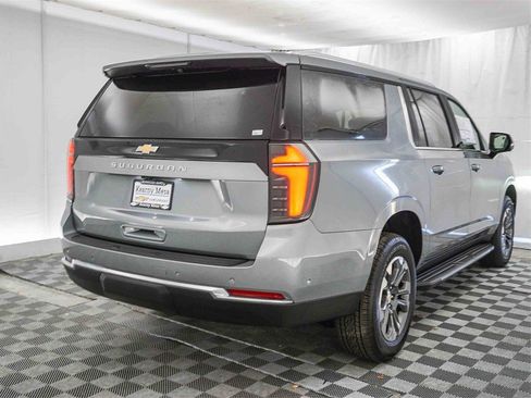 New 2026 Chevrolet Suburban LS image 8