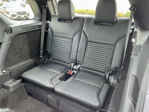 Certified 2025 Land Rover Discovery Dynamic SE AWD/4WD image 31