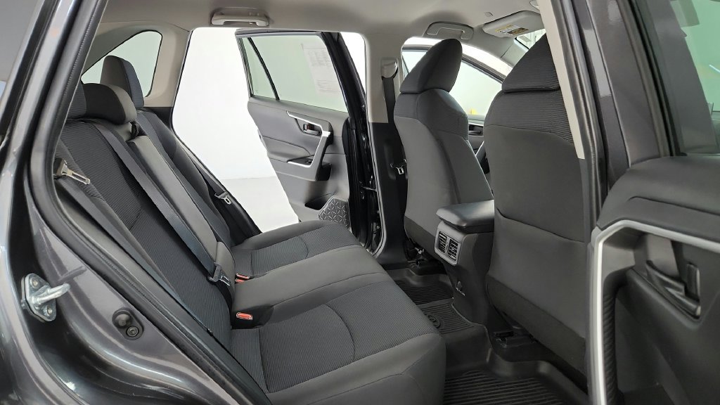 Used 2023 Toyota RAV4 LE AWD/4WD image 18