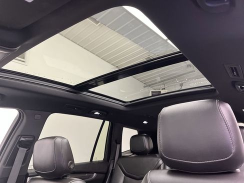 Used 2023 Cadillac XT6 Sport w/ Technology Package image 7