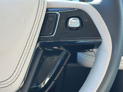 Used 2025 Lincoln Aviator 2WD image 30