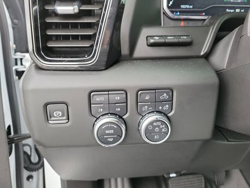 Used 2025 GMC Sierra 1500 AT4 w/ AT4 Premium Package image 26