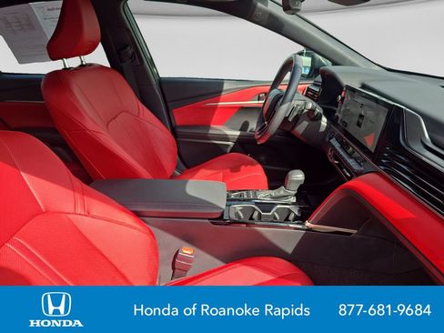 Used 2025 Toyota Camry XSE FWD image 17