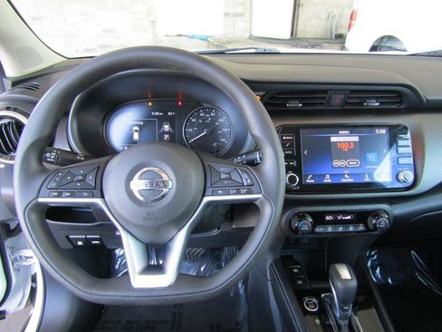 Used 2021 Nissan Kicks SV FWD image 15