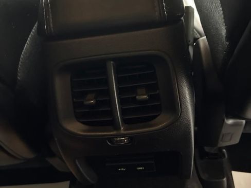 Used 2019 Jeep Cherokee Latitude Plus FWD image 26
