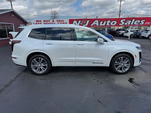 Used 2025 Cadillac XT6 Premium Luxury image 5
