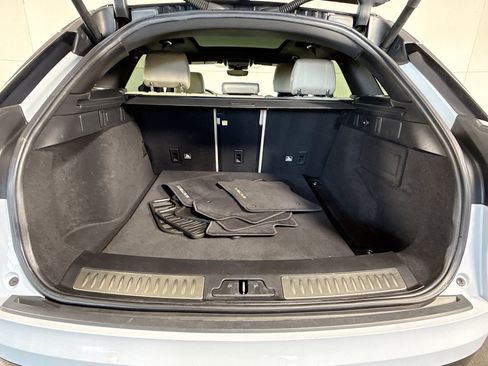 Used 2019 Land Rover Range Rover Velar R-Dynamic SE image 35