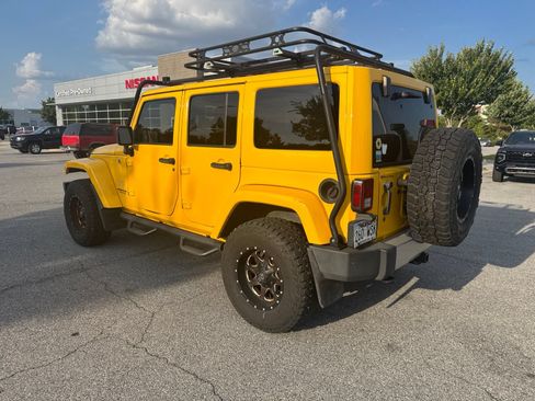 Used 2015 Jeep Wrangler Unlimited Sahara w/ Max Tow Package AWD/4WD image 7