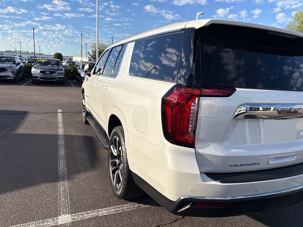 Used 2022 GMC Yukon XL SLT w/ SLT Premium Package AWD/4WD image 6