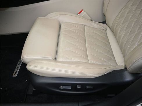 Used 2023 Nissan Maxima Platinum w/ Sport Mat Group image 11