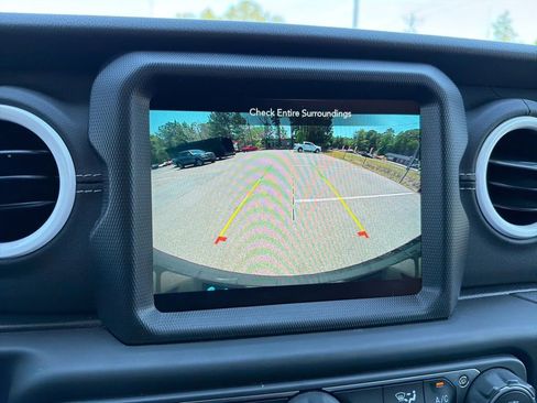 Used 2022 Jeep Wrangler Unlimited Sahara w/ Cold Weather Group AWD/4WD image 11