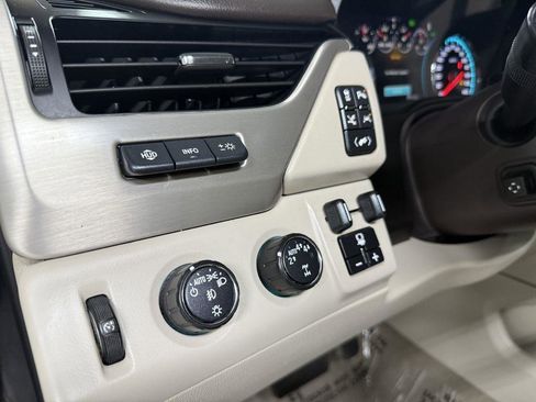 Used 2019 GMC Yukon XL Denali w/ Denali Ultimate Package AWD/4WD image 13