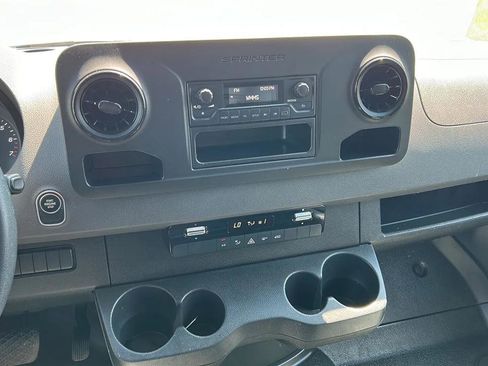 Used 2022 Mercedes-Benz Sprinter 2500 image 25
